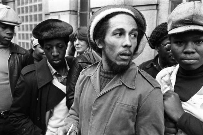 En 2020, les ventes de Bob Marley ont rapporté 14 millions de dollars. Il est mort en 1981.