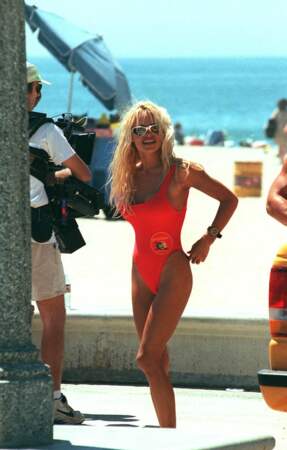 Pamela Anderson (28 ans) lors du tournage de Baywatch Alerte à Malibu en 1995