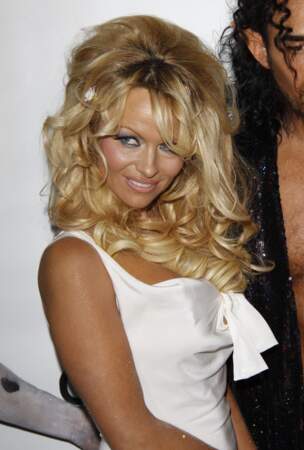 Pamela Anderson (42 ans) avec les cheveux bouclés en 2009