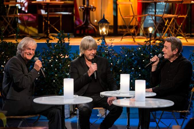 Dave (72 ans), le chanteur Renaud (Renaud Séchan) et Alain Chamfort sur le tournage de l'émission Merci Renaud en 2016