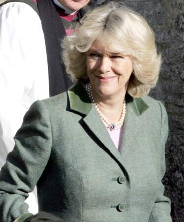 Camilla Parker-Bowles (58 ans) en tailleur vert foncé en 2005
