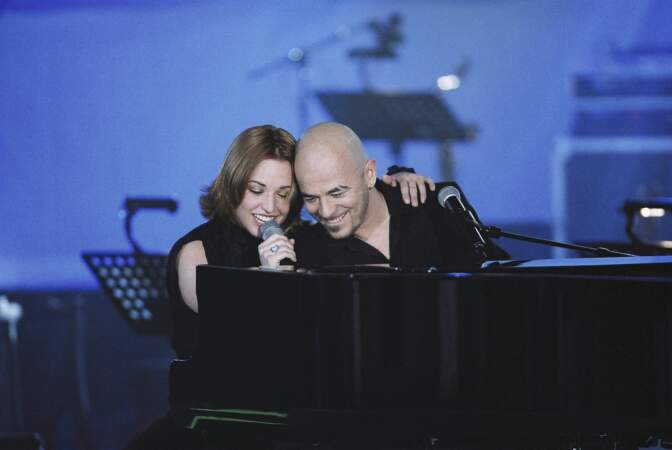 En 2003, Pascal Obispo chante Mourir Demain, en duo avec Natasha St-Pier, qui deviendra par la suite l'un de ses plus grands titres. Le clip cumule 1,2 millions de vues sur Youtube.