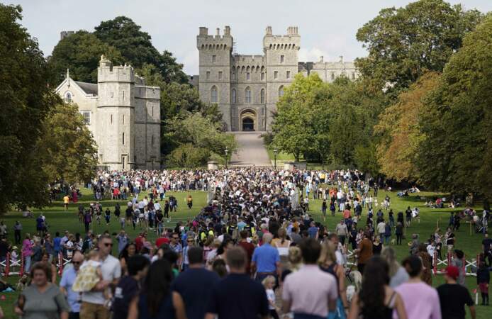 Selon le site web de la famille royale britannique, il s’agit du plus vaste château occupé au monde