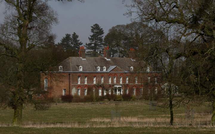 Anmer Hall est une propriété georgienne du XVIIIe qui a été offert aux Cambridge par la reine Elizabeth II après leur mariage