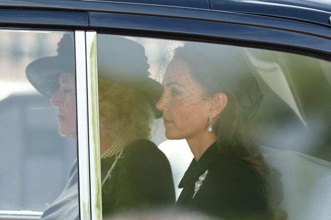 Procession du cercueil de la reine Elizabeth II : la reine consort, Camilla et la princesse de Galles, Kate Middleton, se rendent directement à Westminster Hall