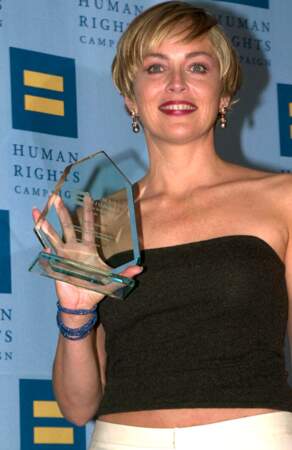 Sharon Stone (42 ans) lors d'un gala pour la campagne envers les droits humanitaires en 2000