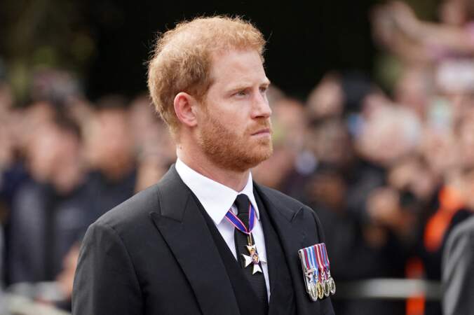 Procession du cercueil de la reine Elizabeth II : le prince Harry en tenue civile