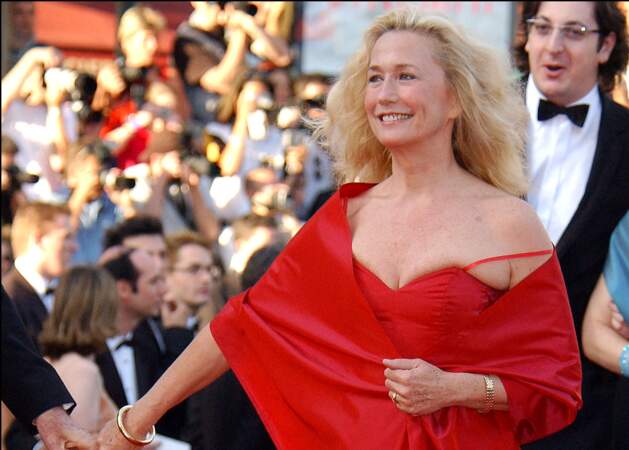 La même année, l'actrice arpente le tapis rouge du festival de Cannes.