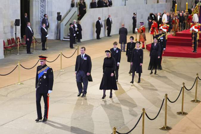 Les petits-enfants de la reine Elizabeth II quittent Wesminster Hall