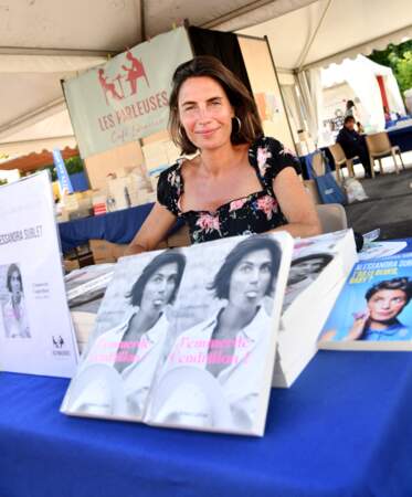 En 2021, Alessandra Sublet (45 ans) présente son livre J'emmerde Cendrillon ! au Festival du Livre de Nice