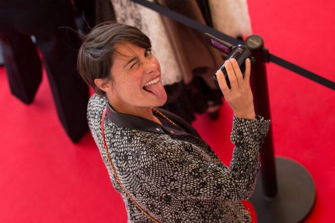 En 2014, Alessandra Sublet (38 ans) est enceinte lors de la montée des marches au Festival de Cannes. Elle anime l'émission Fais-moi une place sur France 5