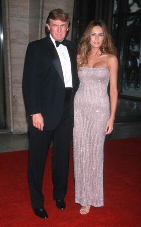 En 1999, Melania Knauss (29 ans) lors de la soirée Fifi Awards à New York avec Donald Trump.