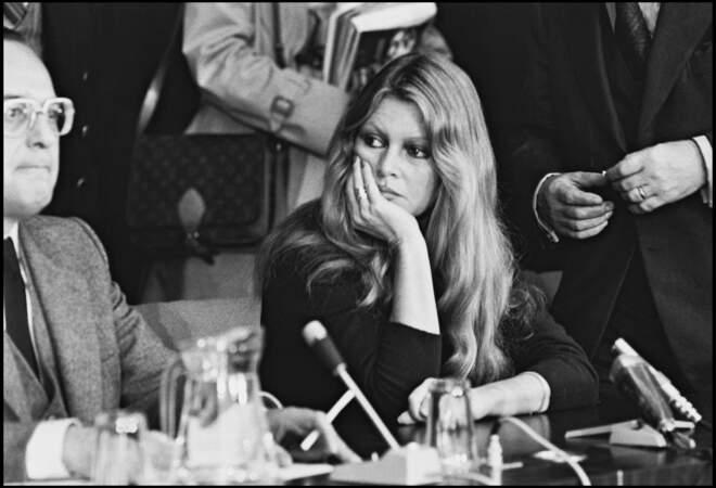 En 1978, Brigitte Bardot (44 ans) milite pour la défense des phoques devant le parlement européen de Strasbourg