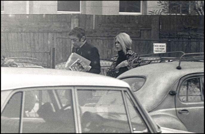 En 1967, Brigitte Bardot (33 ans) et Serge Gainsbourg chantent Bonnie and Clyde.