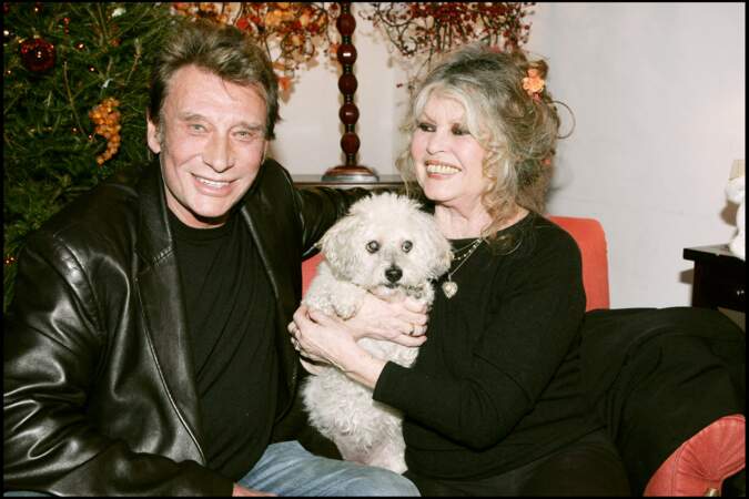 En 2004, Brigitte Bardot (70 ans) et Johnny Hallyday au Noel des animaux à Levallois Perret