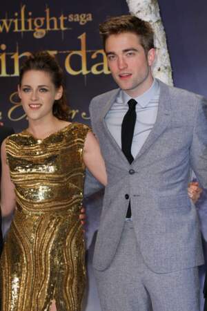 En 2008, Kristen Stewart et Robert Pattinson flirtent sur le tournage de Twilight. Leur relation a été marquée par plusieurs séparations avant de se terminer définitivement en 2013