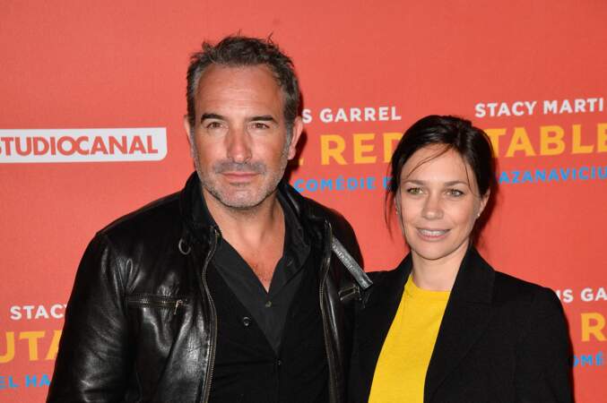 En 2017, Jean Dujardin (45 ans) et sa compagne Nathalie Pélachat assistent à la première du film Le Redoutable à Paris