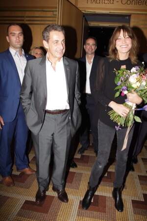 En 2017, Nicolas Sarkozy et son épouse Carla Bruni très souriants à la sortie d'un concert
