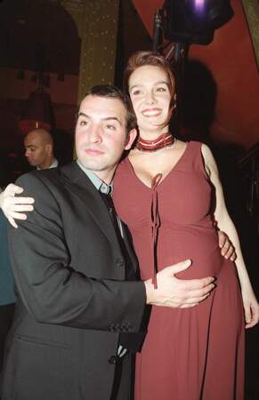En 2001, Jean Dujardin (29 ans) va devenir papa d'un petit Simon avec sa compagne Gaëlle