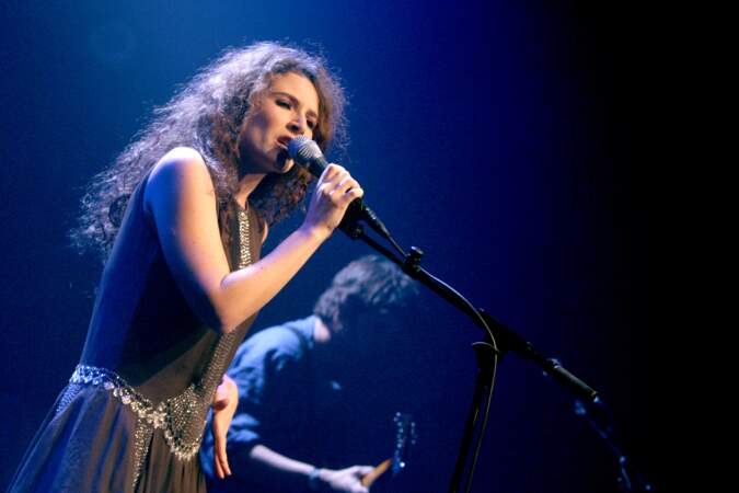 La chanteuse présente son album De lave et de Sève à l'Européen en 2005 à Paris. Elle a 32 ans.