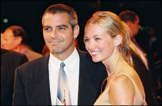 George Clooney craque pour Céline Balitran qui le sert à la terrasse d'un café en 1996. Le couple qui a fait rêver les jeunes filles de l'époque est resté 3 ans ensemble avant de se séparer en bons termes