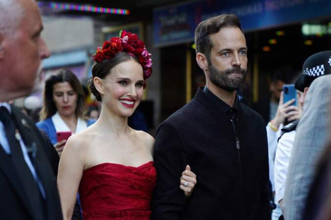 C'est sur le tournage de Black Swan en 2010 que Natalie Portman craque pour Benjamin Millepied. Ils sont mariés depuis 10 ans et ont deux enfants