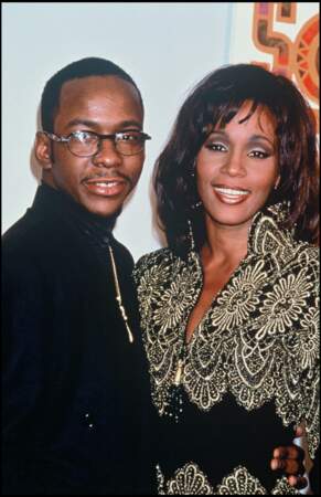 Whitney Houston et Bobby Brown, Whitney a d'abord éconduit Bobby car elle n'avait pas prévu de se marier, puis en 1992 ils se sont dit oui, leur mariage a duré 14 ans.  