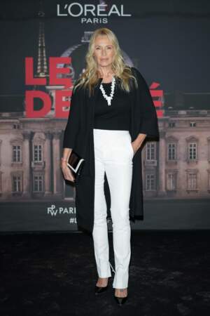 Le défilé Walk Your Worth par L'Oréal lors de la fashion week de Paris : Estelle Lefébure 