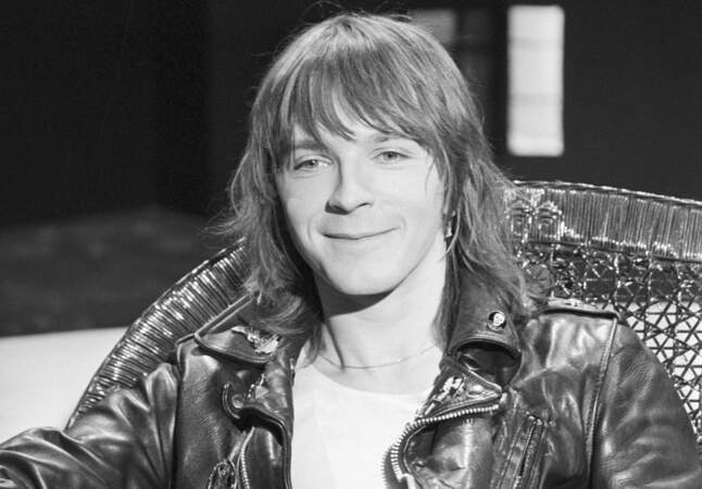 En France, à Paris, le chanteur Renaud (27 ans) sur un plateau de télévision le 6 avril 1979 
