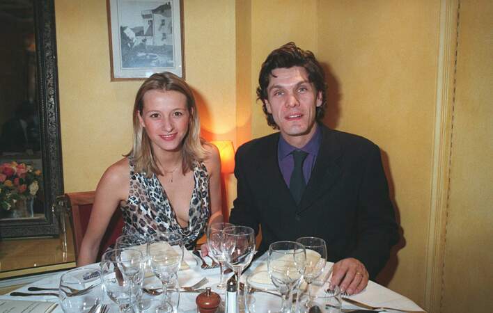 En 1998, Marc Lavoine (36 ans) et sa femme Sarah Poniatowski lors d'une soirée à Paris