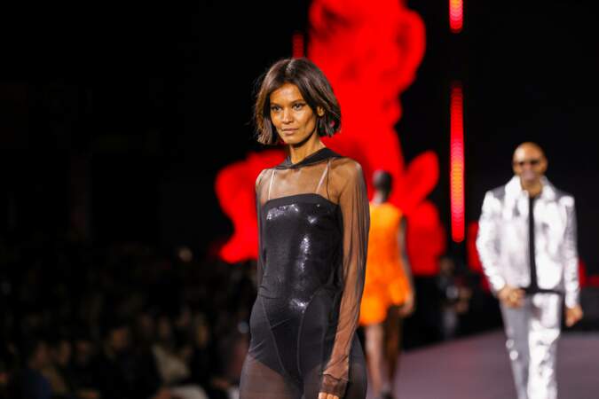 Le défilé Walk Your Worth par L'Oréal lors de la fashion week dee Paris : Liya Kebede