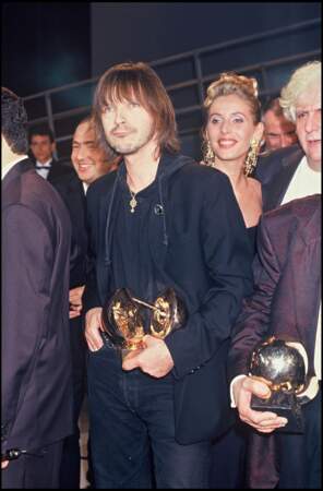 Renaud (42 ans) lors des Victoires de la musique en 1994, récompensé par le prix de l'album de musique traditionnelle de l'année pour "Cante el Nord"