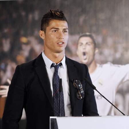 Cristiano Ronaldo (28 ans) lors de la prorogation de son contrat avec le Real Madrid en 2013