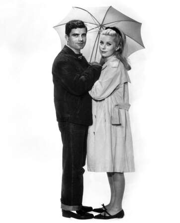 Catherine Deneuve et Jacques Demy. Une de ses plus belles rencontres de cinéma. En 1963, ils tournent ensemble les parapluies de Cherbourg avant les demoiselles de Rochefort en 1967 et Peau d'Âne en 1970