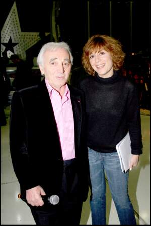 Jasmine Roy (38 ans) et Charles Aznavour lors de la finale de la Star Academy 6 en 2006. La Québécoise a officié de la saison 4 à la saison 8 en tant que coach vocale
