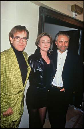 Patricia Kaas, Elton John et Gianni Versace au défilé de mode haute couture printemps été 1992 (26 ans).