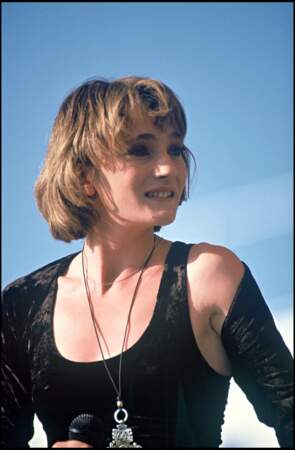 Patricia Kaas sur scène lors de la Fête de l'humanité en 1990 (24 ans).