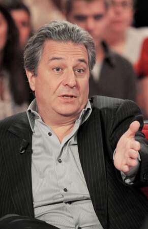 Au théâtre, il triomphe dans La cage aux folles avec son partenaire Didier Bourdon, de 2009–2010. En 2009, le comédien avait 57 ans