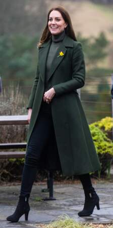 Kate Middleton en col roulé assorti à son manteau