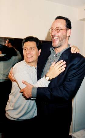 Son amitié avec Jean Reno se poursuit. Ici, ils se retrouvent pour la pièce Panique au Plazza en 1995. Christian Clavier a 43 ans.
