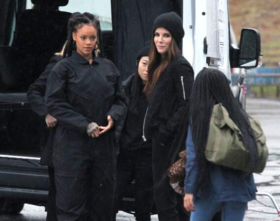 L'année suivante, en 2017, Rihanna (29 ans) tourne aux côtés de Sandra Bullock, Sarah Paulson et Awkwafina pour le film Ocean's Eight à New York. Cette même année, elle devient ambassadrice de la Barbade