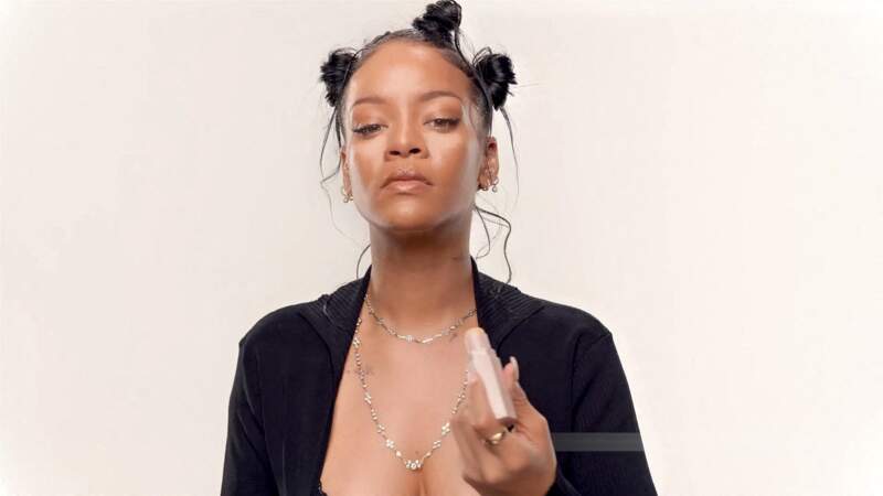 Cette même année, Rihanna devient officiellement la plus jeune milliardaire d'Amérique grâce au succès de sa marque de cosmétiques Fenty Beauty