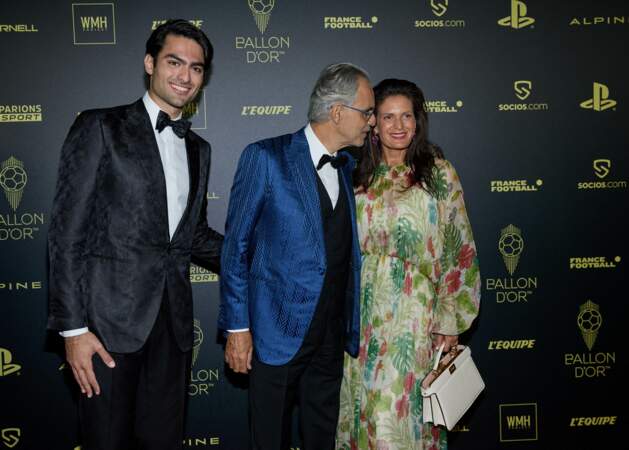Ballon d'Or 2022 : Andrea Bocelli avec sa femme Veronica Berti et leur fils Matteo
