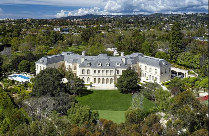Jennifer Lopez et son compagnon Ben Affleck ont acheté une villa à Los Angeles à 165 millions de dollars, soit 152 millions d'euros