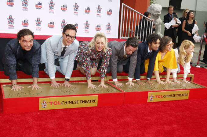 Le cast de The Big Bang Theory et plus particulièrement Jim Parsons, Johnny Galecki, Kaley Cuoco, Simon Helberg et Kunal Nayyar ont touché un salaire d'un million de dollars par  l’épisode 