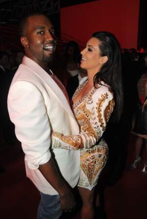Amis de longue date, Kanye West et Kim Kardashian commencent à se fréquenter en 2012, et après quelques mois de relation, Kim K dévoile son sublime baby bump 