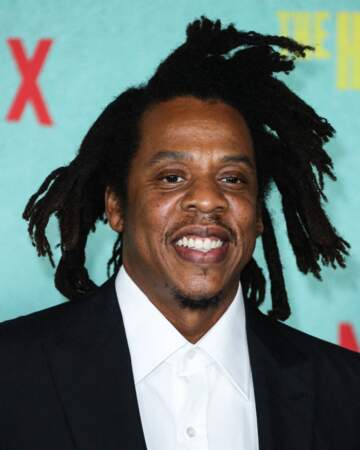 Jay-Z a cédé ses participations dans la plateforme de streaming Tidal et dans la marque de champagne Armand de Brignac pour 340 millions de dollars en 2022. 