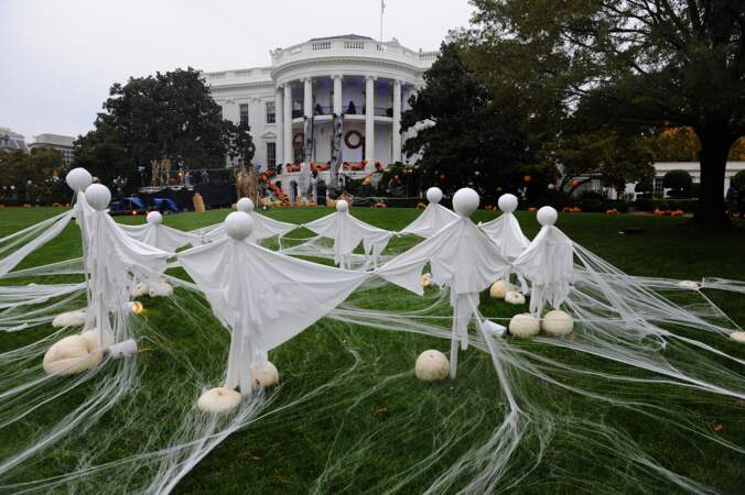 En 2013, la Maison Blanche était protégée par des sortes d'esprits faits de draps blanc