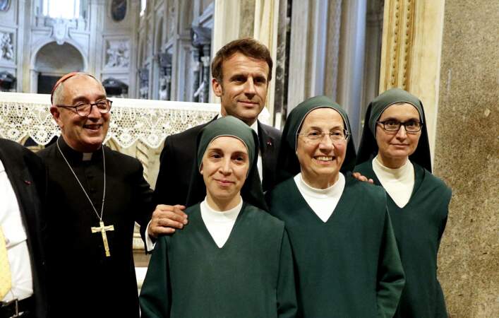 Le président Emmanuel Macron a reçu le titre de chanoine d’honneur à Rome à la basilique Saint-Jean de Latran