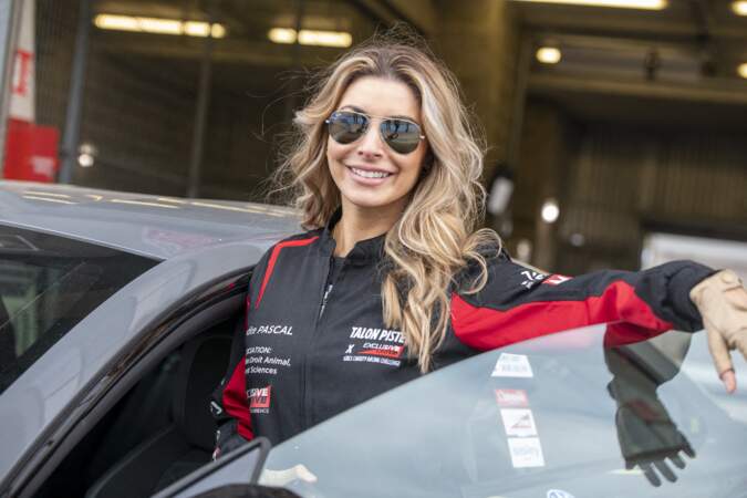 Candice Pascal lors de la 3ème édition du célèbre Challenge Automobile caritatif Féminin Talon Piste au Circuit Bugatti du Mans, le 20 mars 2022 (elle a 38 ans).